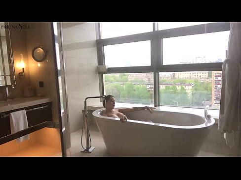 ❤️ Riesiges Babe wichst leidenschaftlich ihre Muschi im Badezimmer ❤ Hard porn bei de.trysex.ru ️❤