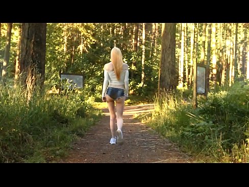 ❤️ Schöne Frau bewegt sich langsam, nicht nackt Video ❤ Hard porn bei de.trysex.ru ️❤