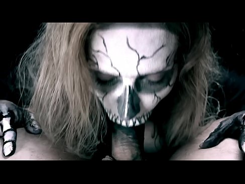❤️ Dämonenmädchen lutscht Schwanz mit ihrem schwarzen Mund und schluckt Sperma. ❤ Hard porn bei de.trysex.ru ️❤